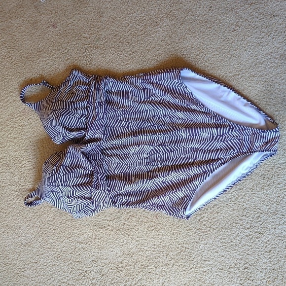 Island Escape Purple & Off White Printed Wire Bra One Piece Swimsuit Size 14 - Picture 1 of 14